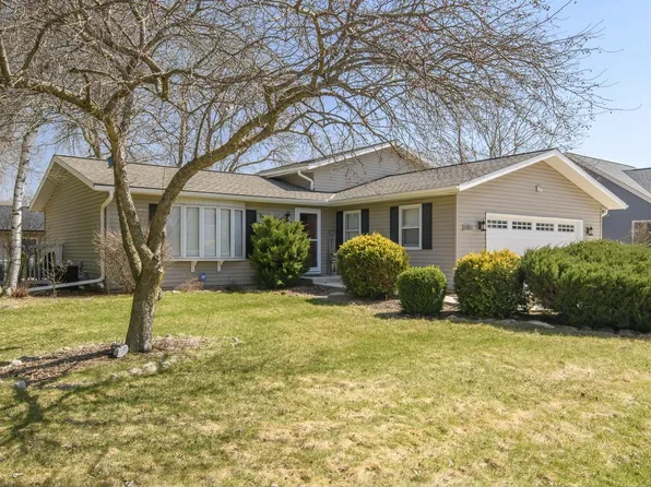 1301 Blue Dahlia ROAD, Oconomowoc, WI 53066