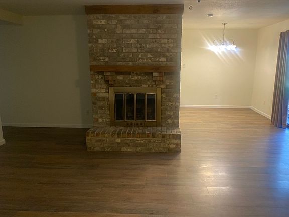 2nd image of 3114 Sycamore Springs Dr