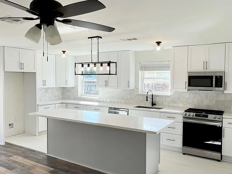 673 Cameron Ct — Photo 3