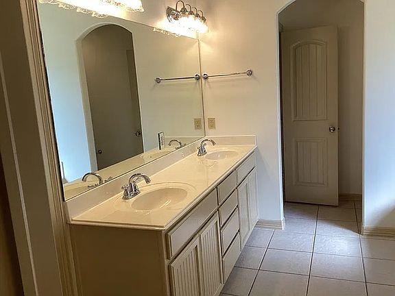 4th image of 3321 E Emmitsburg Pl