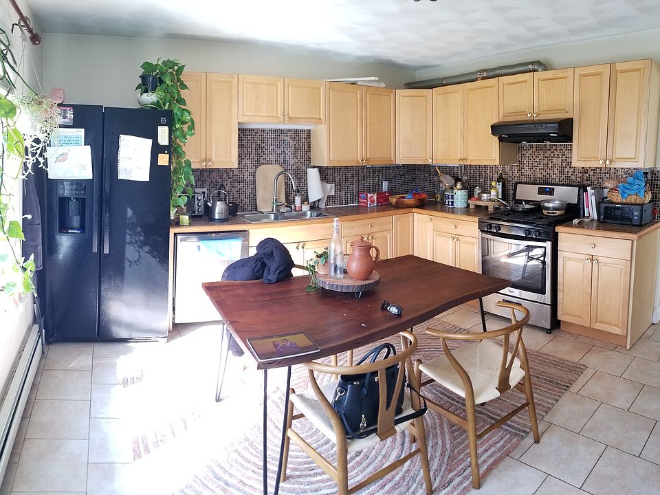 2nd image of 112 Porter St