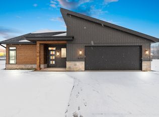 406 Riverview Ridge Pl, Combined Locks, WI 54113