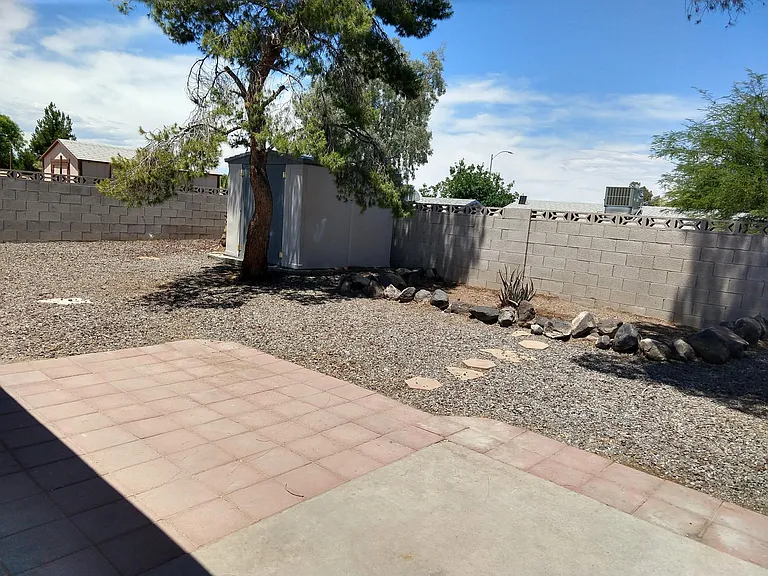 513 E Rolly St — Photo 21
