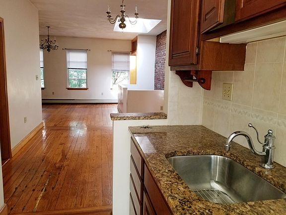 2nd image of 70 Baldwin St #2NO