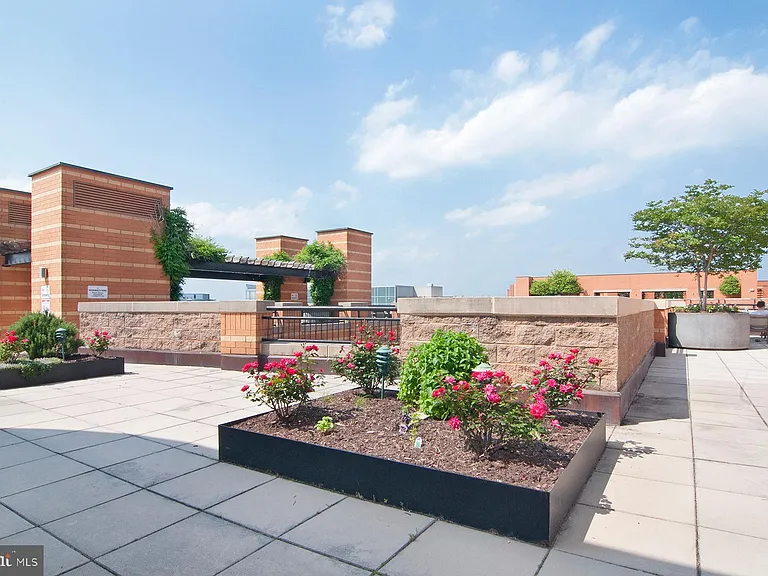 400 Massachusetts Ave NW #820 — Photo 5