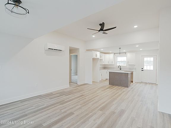 3rd image of 7121 Bessels Ct