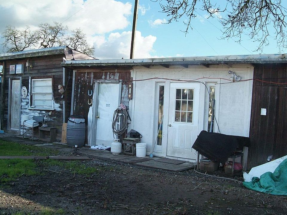 2nd image of 3926 Golden Gate Ave