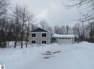 9817 Westwood Dr, Traverse City, MI 49685