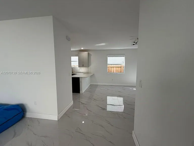 1409 SE 26th Ter — Photo 7