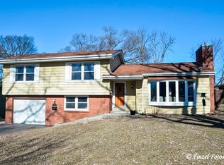 376 Maplewood Ln, Crystal Lake, IL 60014