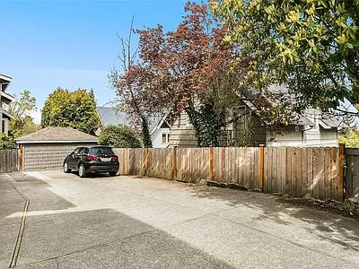 5212 20th Ave NE — Photo 9