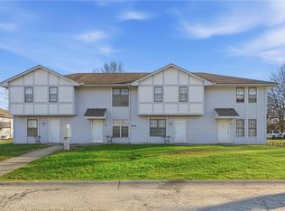 808 SW Meadowridge Dr, Blue Springs, MO 64015