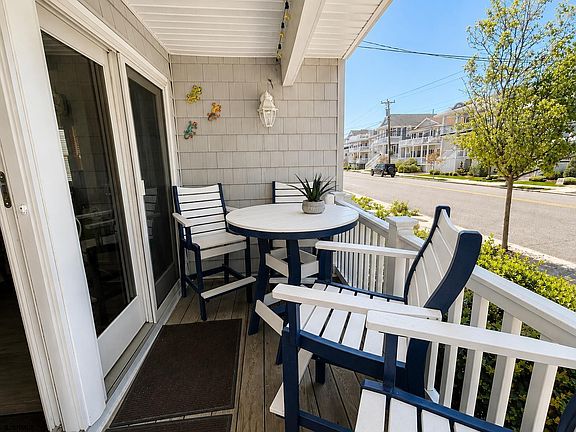4th image of 3729 Asbury Ave #1