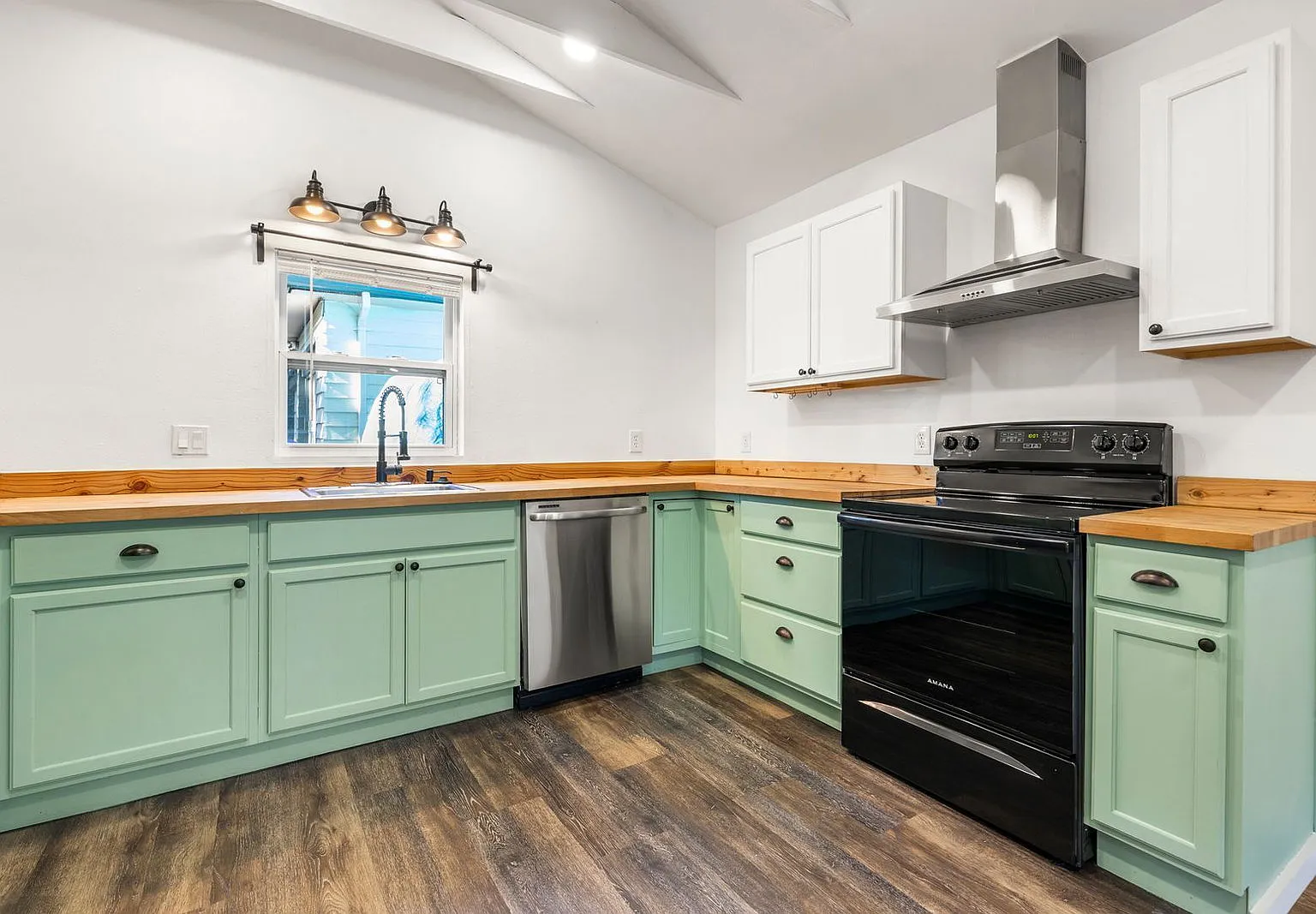 2 bed, 1.0 bath, 1505 sqft, $2,350 — Photo 4