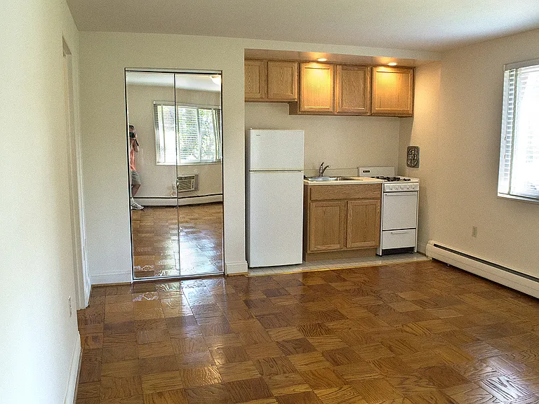 Twelve Oaks Apartments — Photo 10
