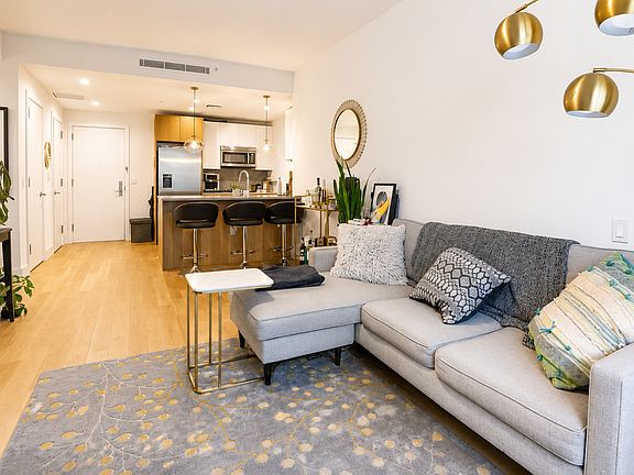 5th image of 264 Webster Ave #311