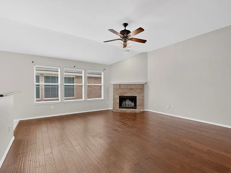 1037 Johnson City Ave — Photo 7