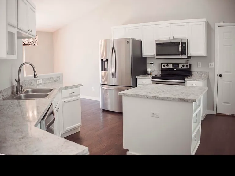 934 NW Negus Ln — Photo 16