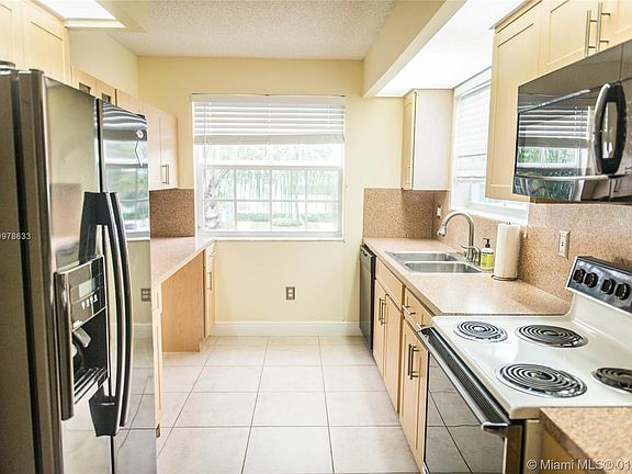 2nd image of 2618 SE 20th Ct #202-B