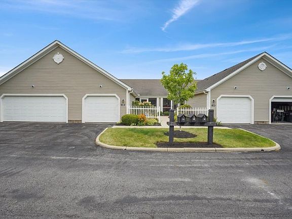3rd image of 18 Ellington Commons Ln