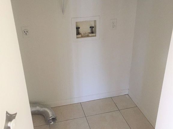 5th image of 4051 SE 21st Ct APT B
