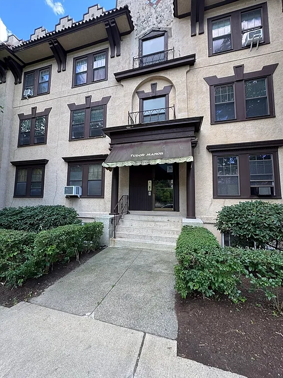 2 bed, 1.0 bath, 800 sqft, $2,800 — Photo 1