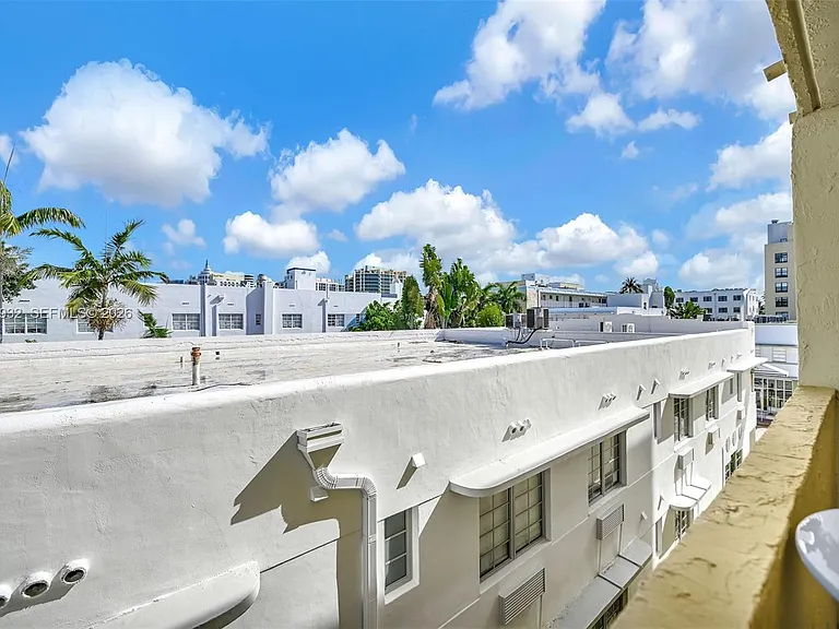 1334 Collins Ave #403 — Photo 26