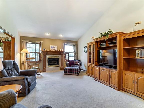 4th image of 61 Juanita Ct