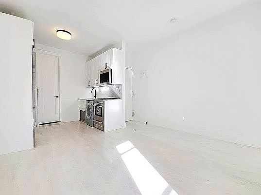 4th image of 750 Washington Ave APT 3RR
