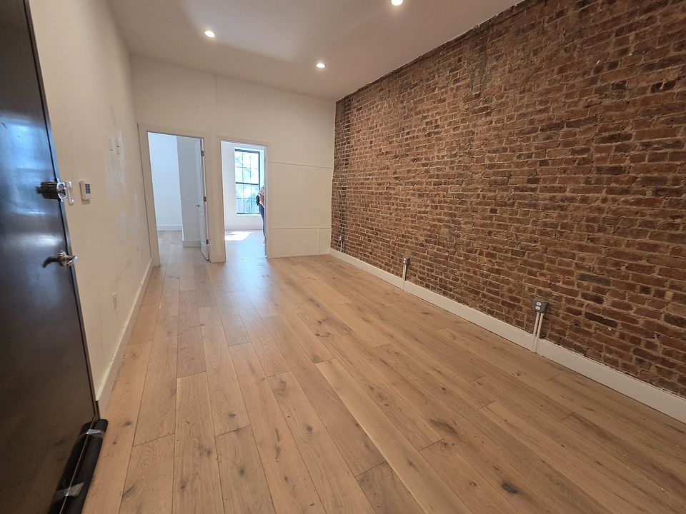 1st image of 311 E 119th St #2