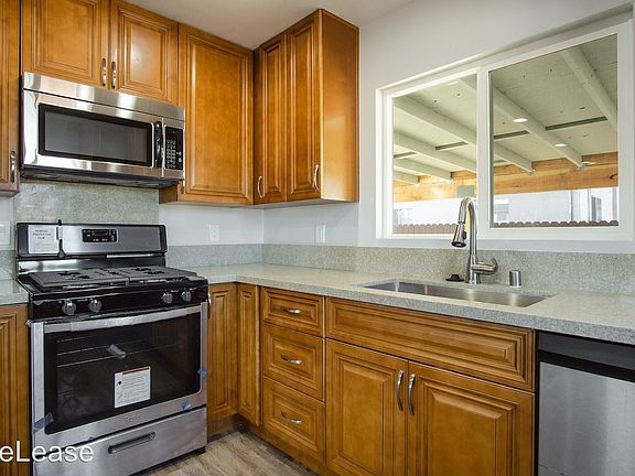 3rd image of 418 W 8th Ave