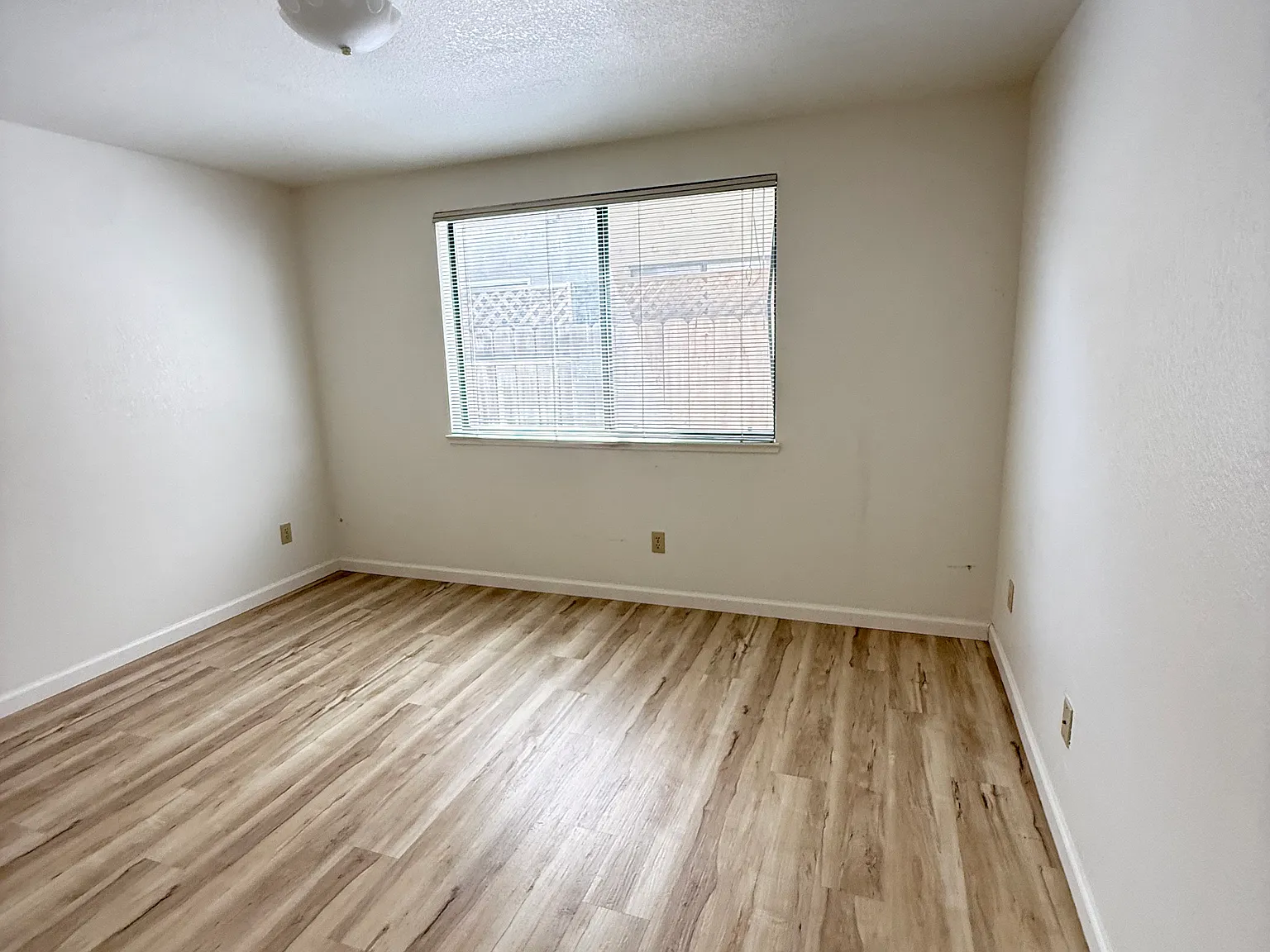 4 bed, 2198 sqft, $2,795 — Photo 4