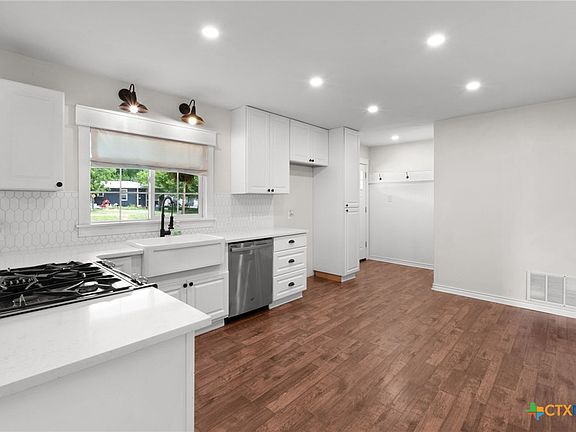 5th image of 28 Steele St