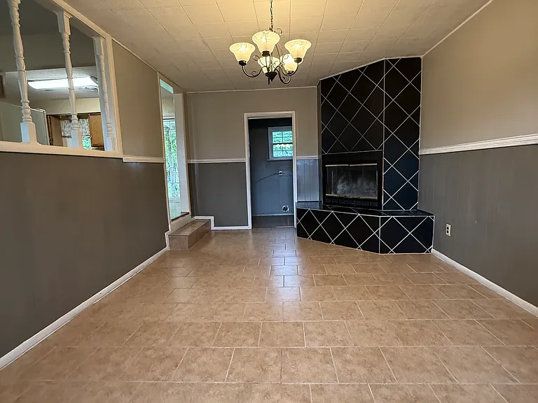 605 N College St — Photo 5