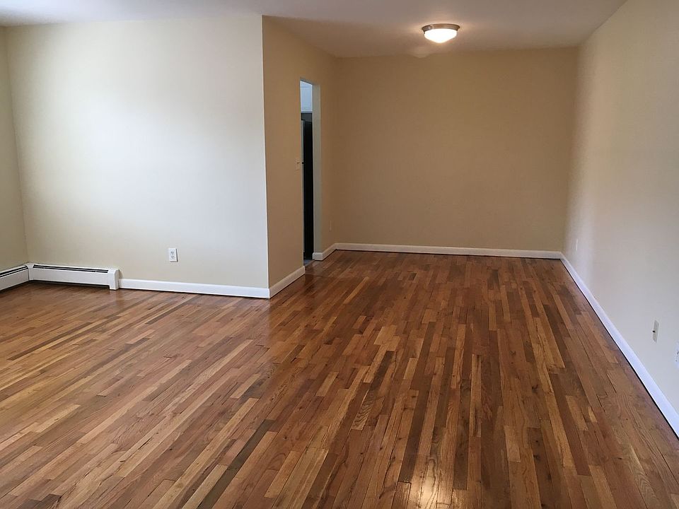 1st image of 698 Farmington Ave APT 306