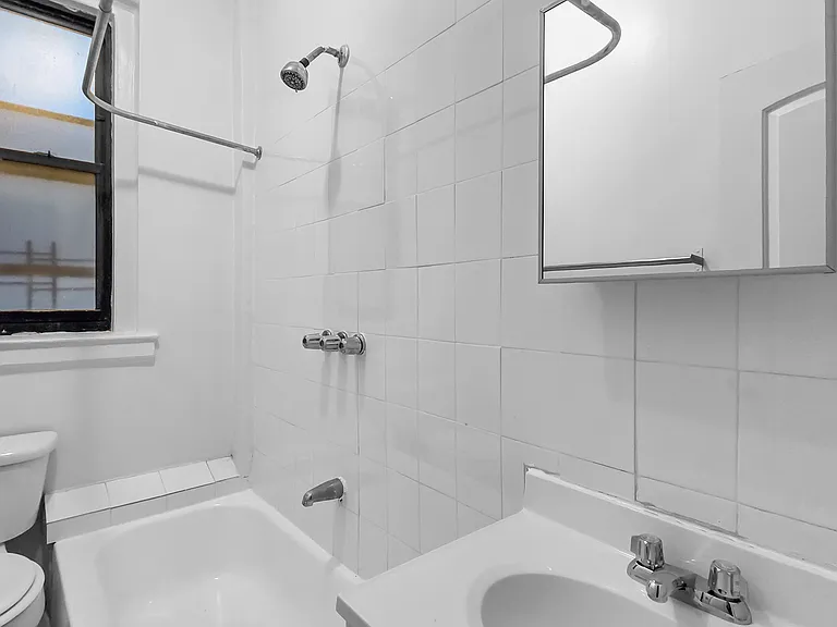 102 Nagle Ave #4 — Photo 7