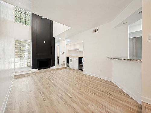 3rd image of 6019 Ridgecrest Rd APT 202