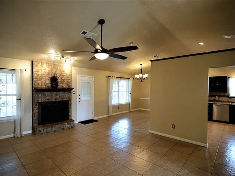 2503 Lain Dr — Photo 3