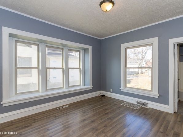 cedar-rapids-iowa-442795423 picture