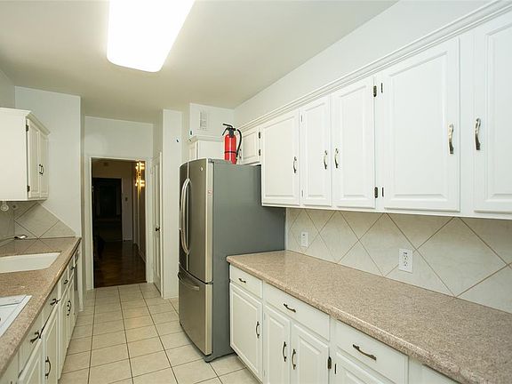 3rd image of 1400 Hermann Dr Unit 4E