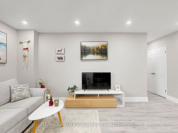 4th image of 100 Dundalk Dr #809
