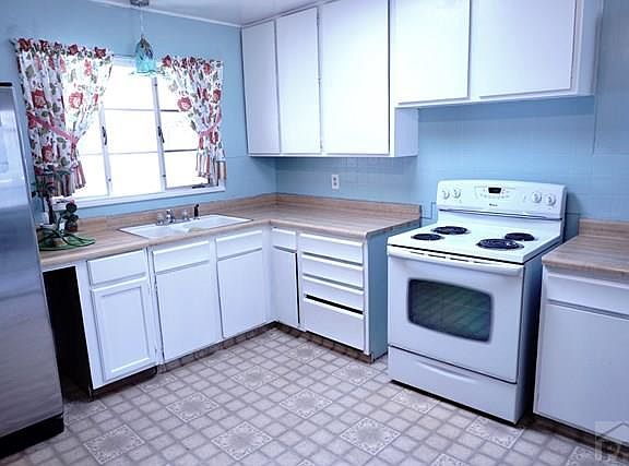 3rd image of 1706 Bonny Brae Ln
