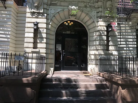 Rented by Premier Metro Realty Corp | media 4