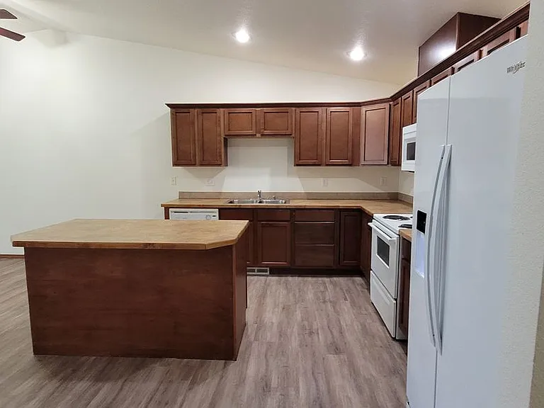 1216 W Franklin St — Photo 5