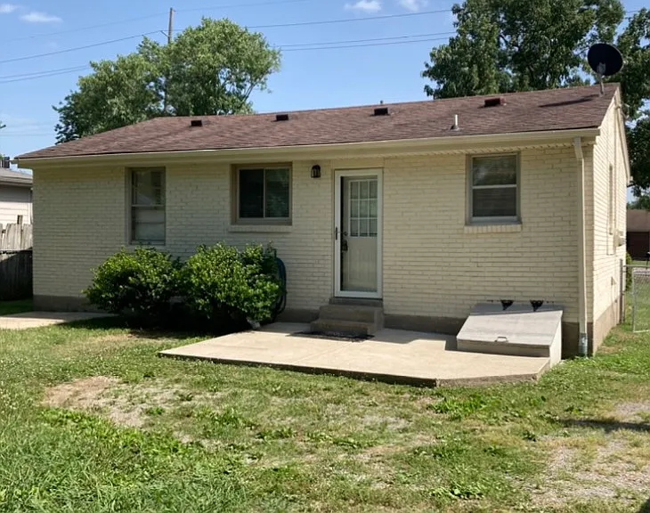 1110 Bell Grimes Ln — Photo 3