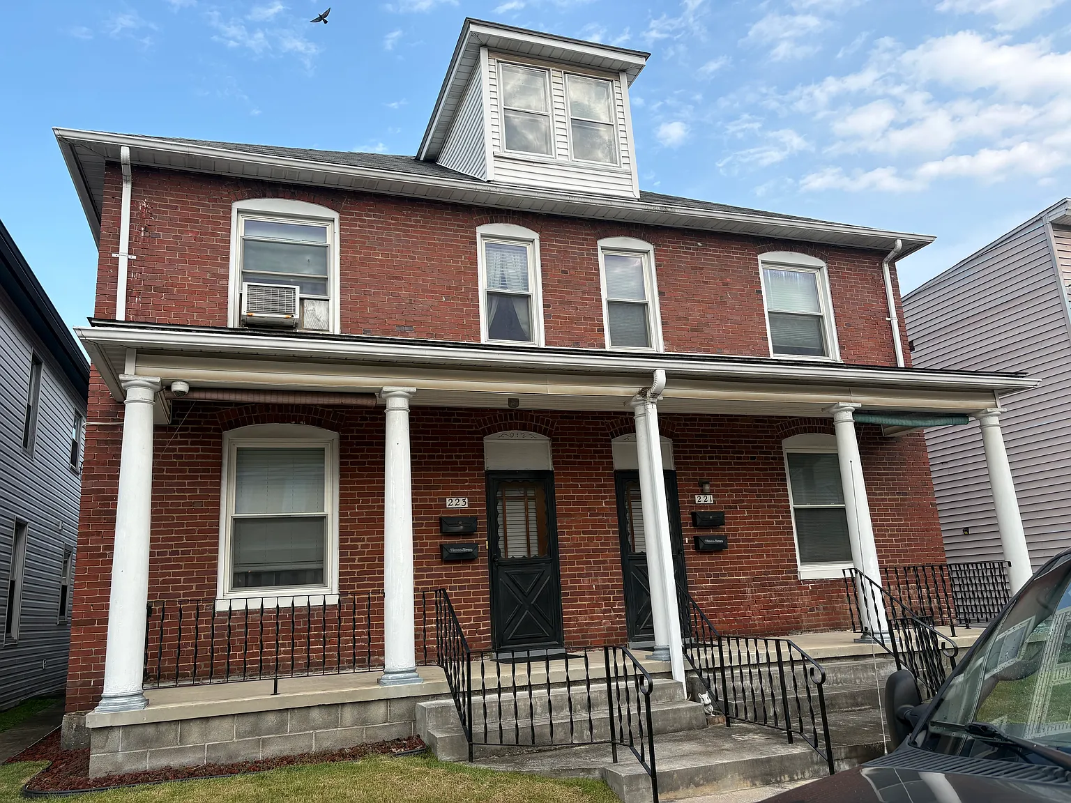 3 bed, 1.5 bath, 1500 sqft, $1,000 — Photo 1