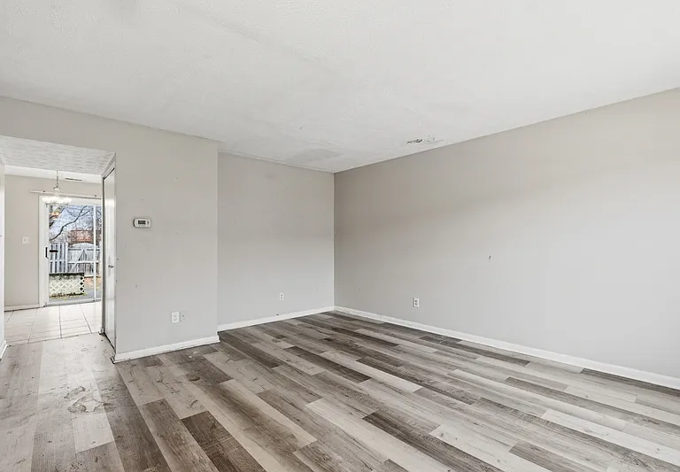 72 Chelmsford Ct — Photo 2