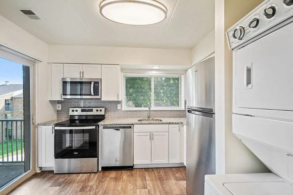 Top Field Apartment Homes — Photo 2