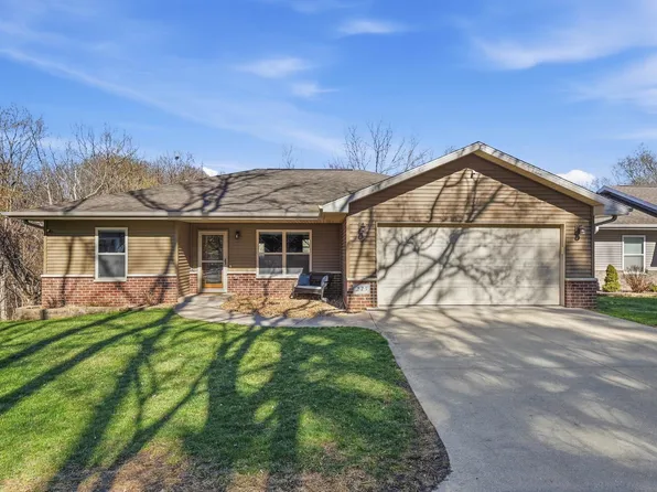 235 Valley St, Dubuque, IA 52003