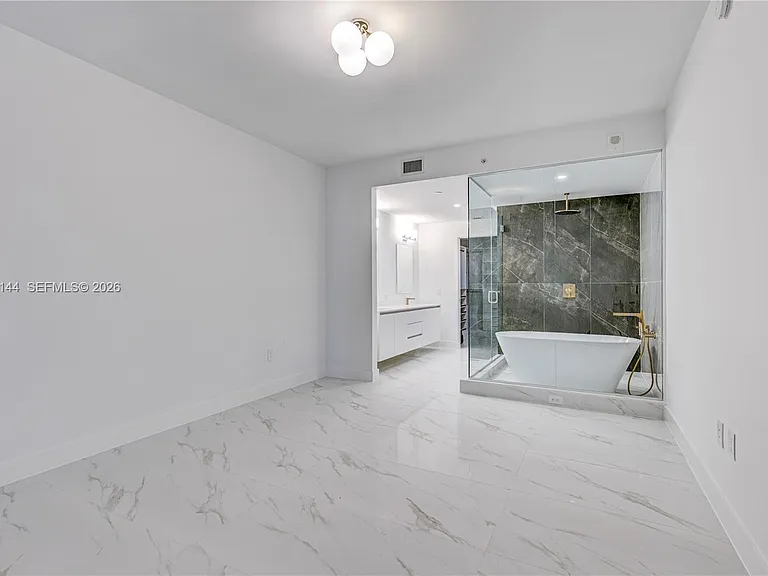 700 NE 24th St #5601 — Photo 10
